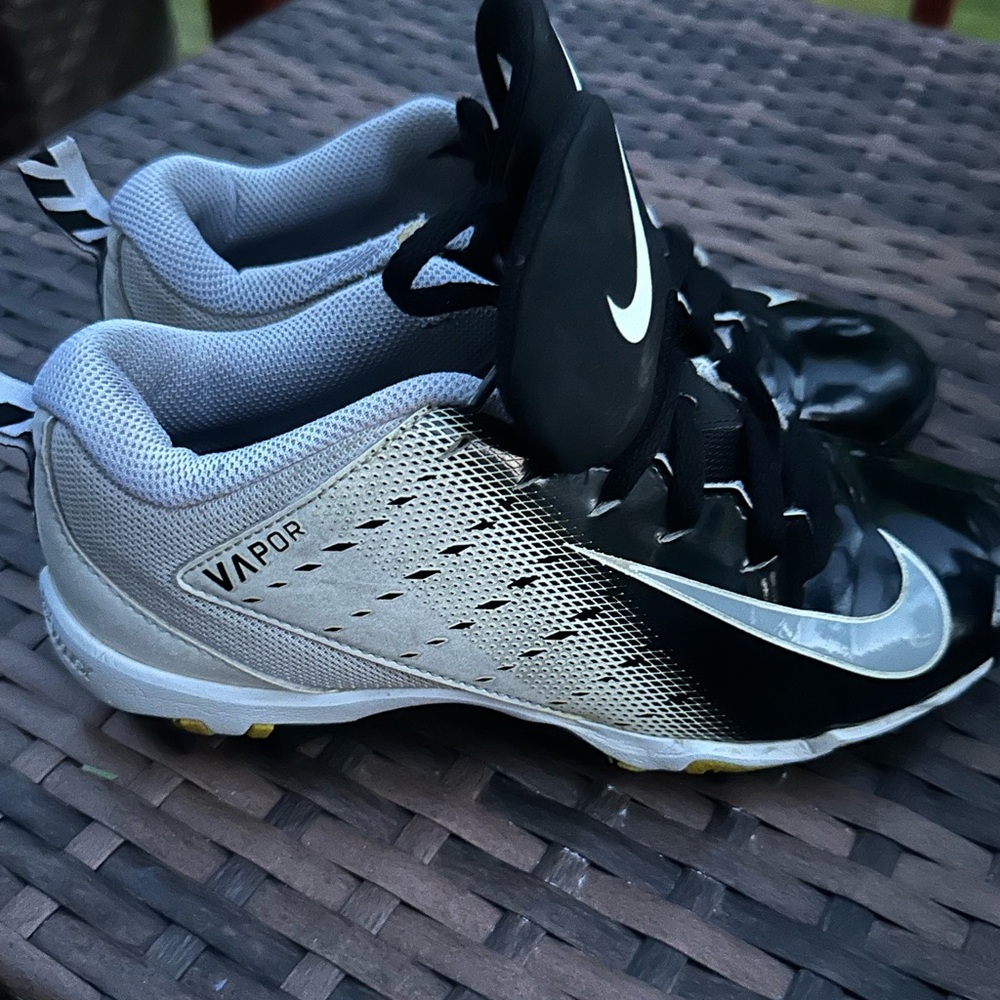 Boys Nike VAPOR, Fastflex Football Cleats-Size 3Y